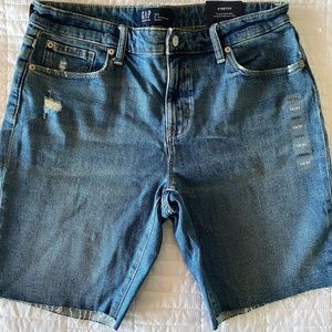 NWT Women’s Gap Bermuda Short